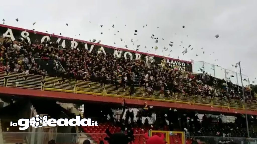 Foggia, lancio dei peluches