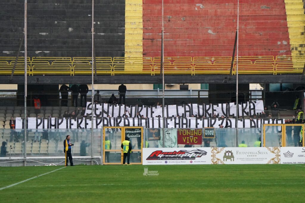 Striscione tifosi Messina