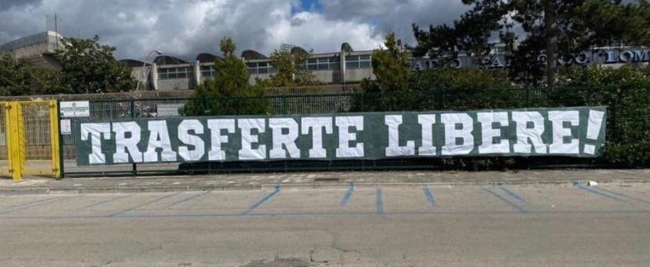 Striscioni tifosi Avellino