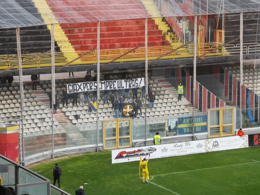 Striscione tifosi Viterbese Giax
