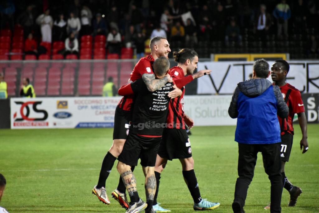 Cosa c’è scritto sulle maglie indossate dopo Foggia-Potenza?