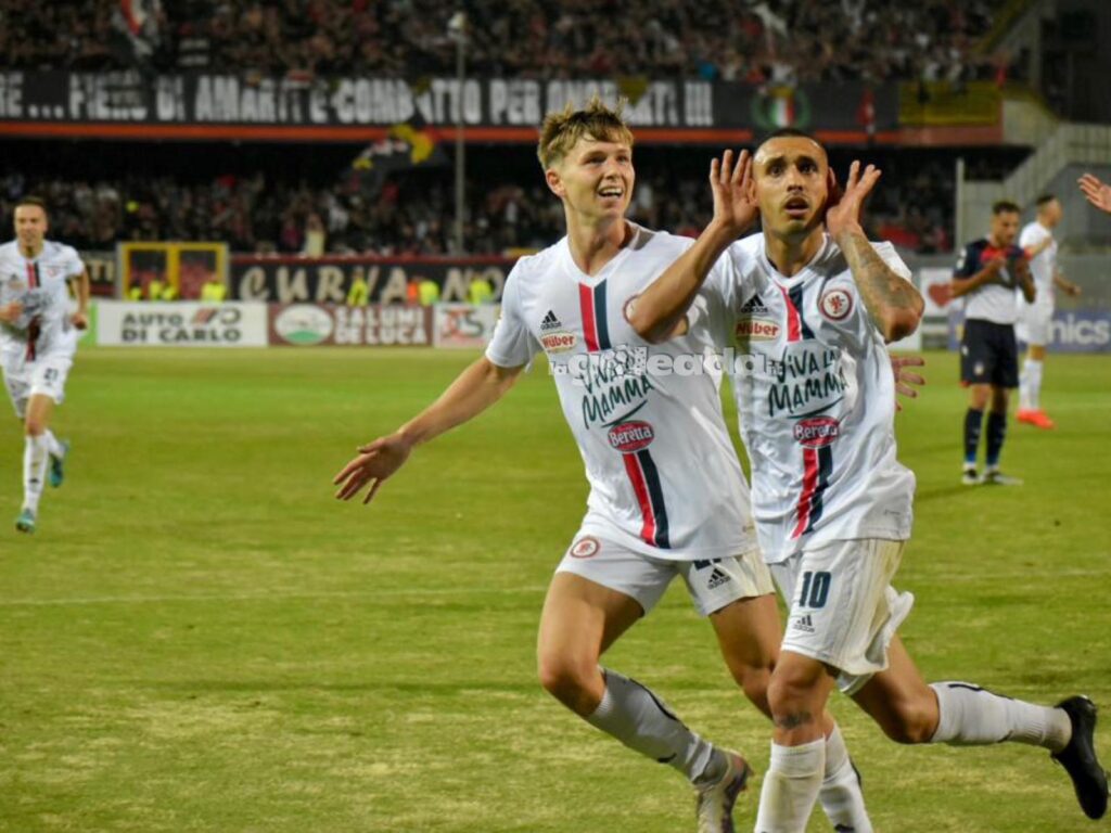 Peralta Bjarkason Foggia-Crotone, playoff Serie C