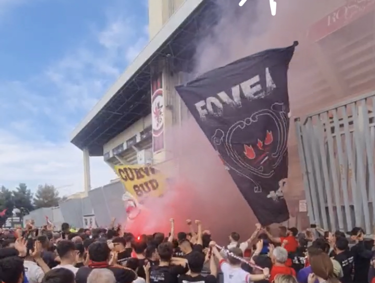 I tifosi rossoneri prima di Pescara-Foggia