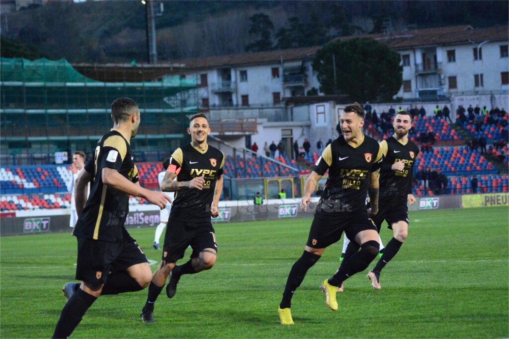 Cosenza-Benevento 1-1