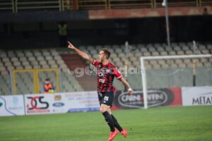 Ercolani esulta dopo la rete dell'1-1 in Foggia-Monopoli