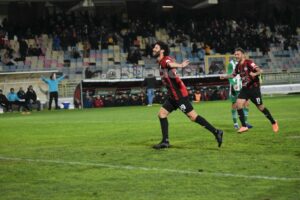 Santaniello esulta dopo il 2-1 di Foggia-Monopoli